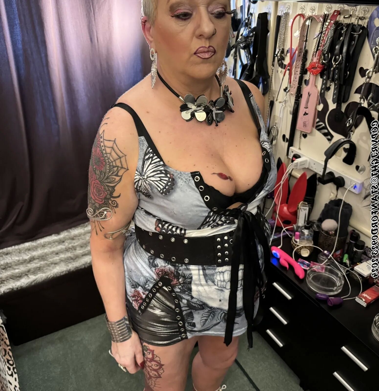 SHIRLEY SMOKING REBEL - 196 Pics