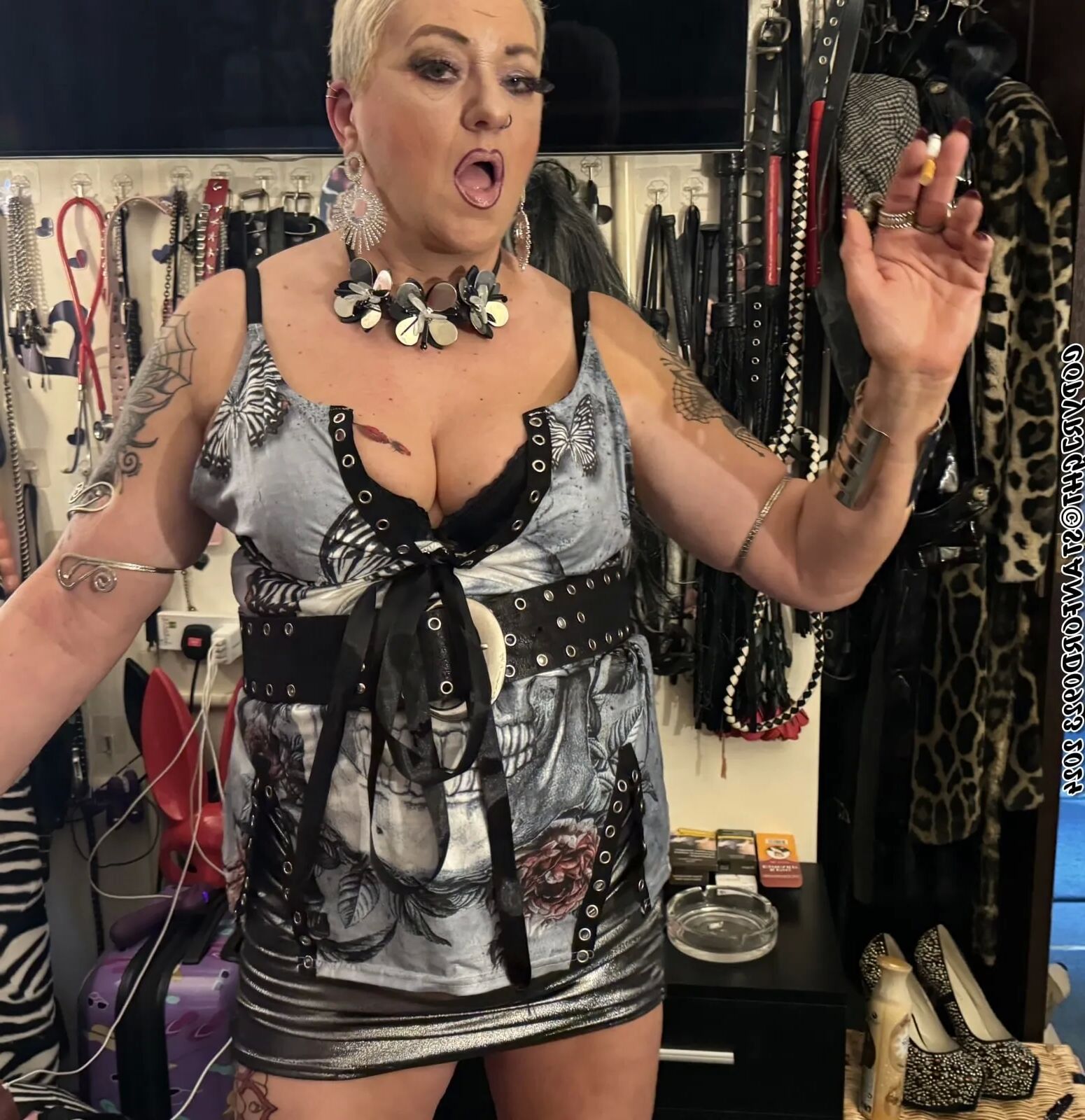 SHIRLEY SMOKING REBEL - 196 Pics