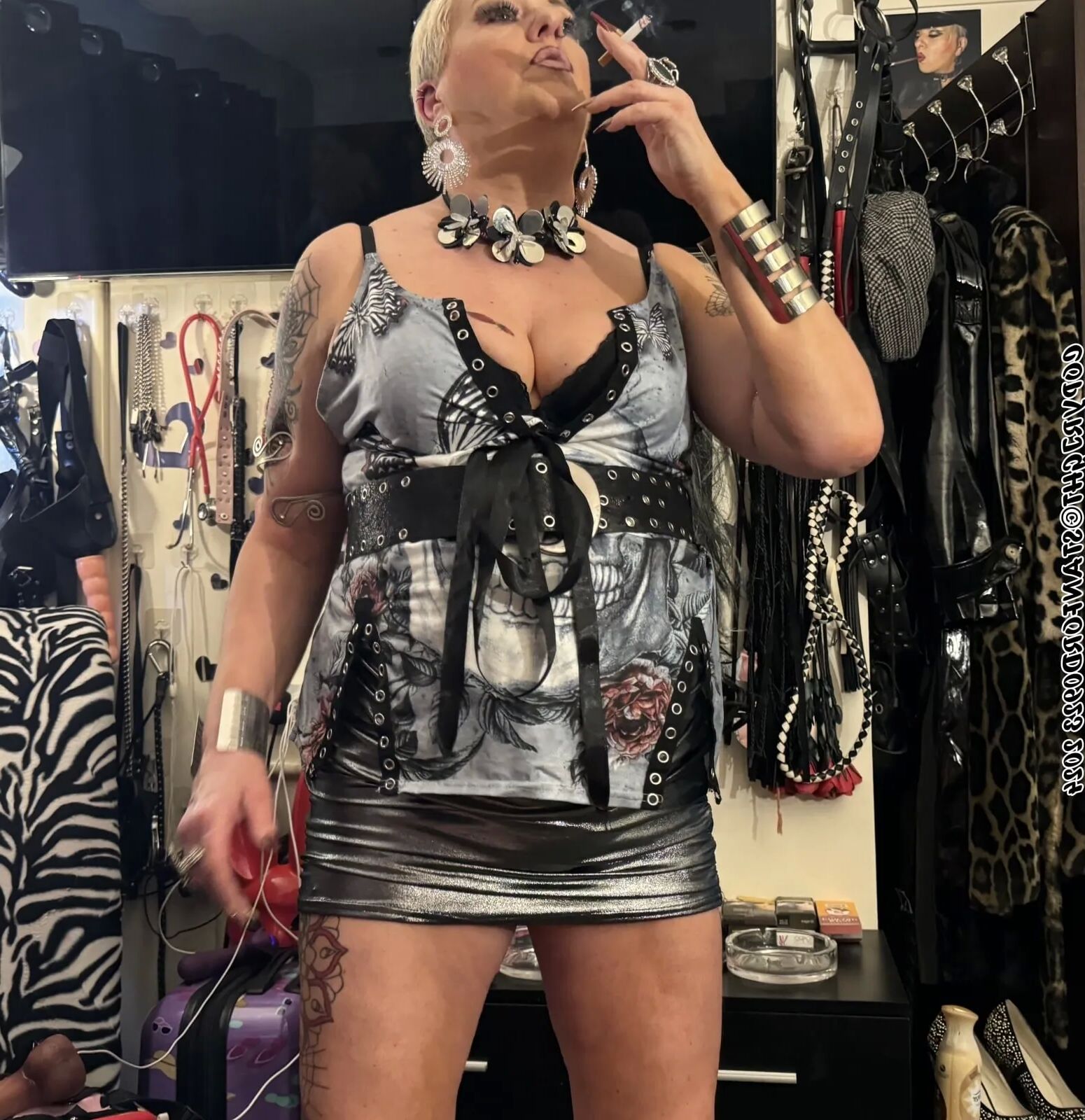 SHIRLEY SMOKING REBEL - 196 Pics