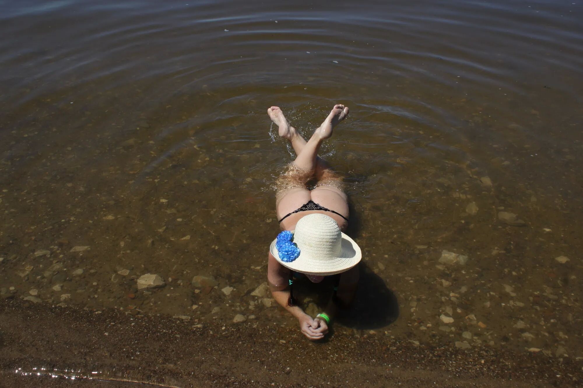 Ass, Legs and Water - 22 Pics
