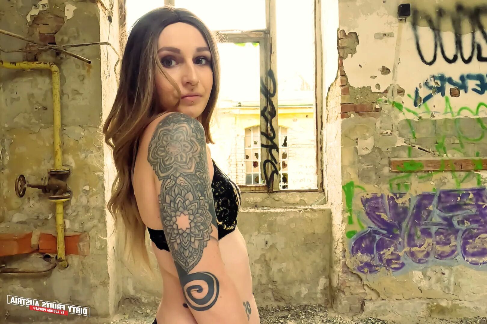 Chiara Vienna - Girl Shooting in a old Factory - 7 Pics