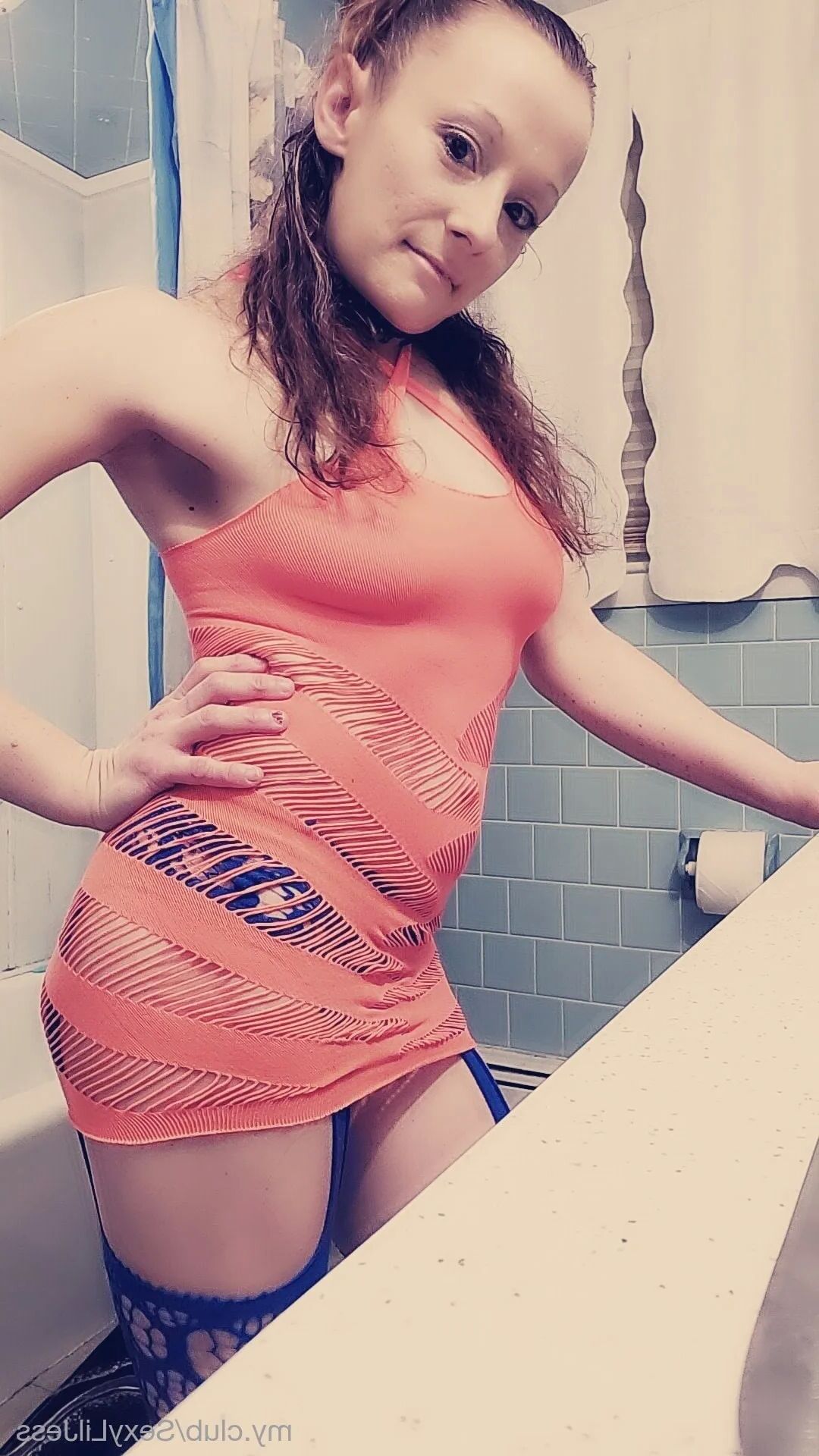 Petite.Discreet.Squirter Free Photos - 9 Pics
