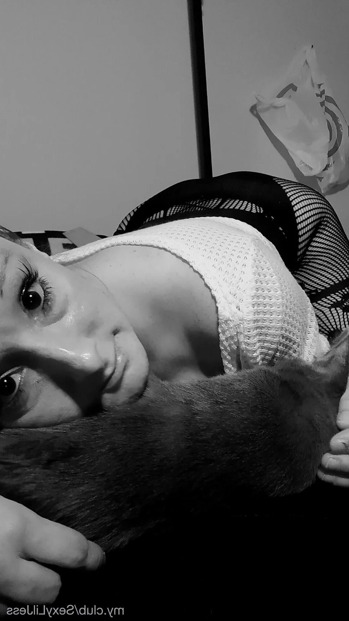 Petite.Discreet.Squirter Free Photos - 9 Pics