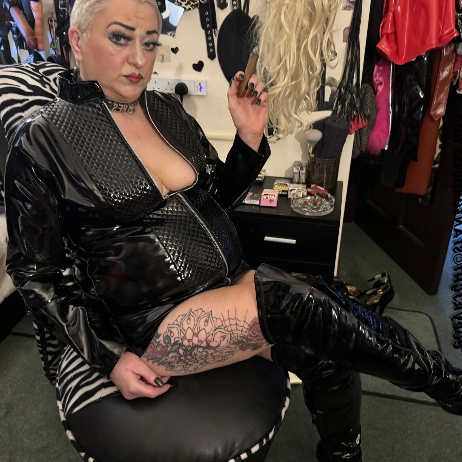 THE MRS & MISTRESS - 112 Pics