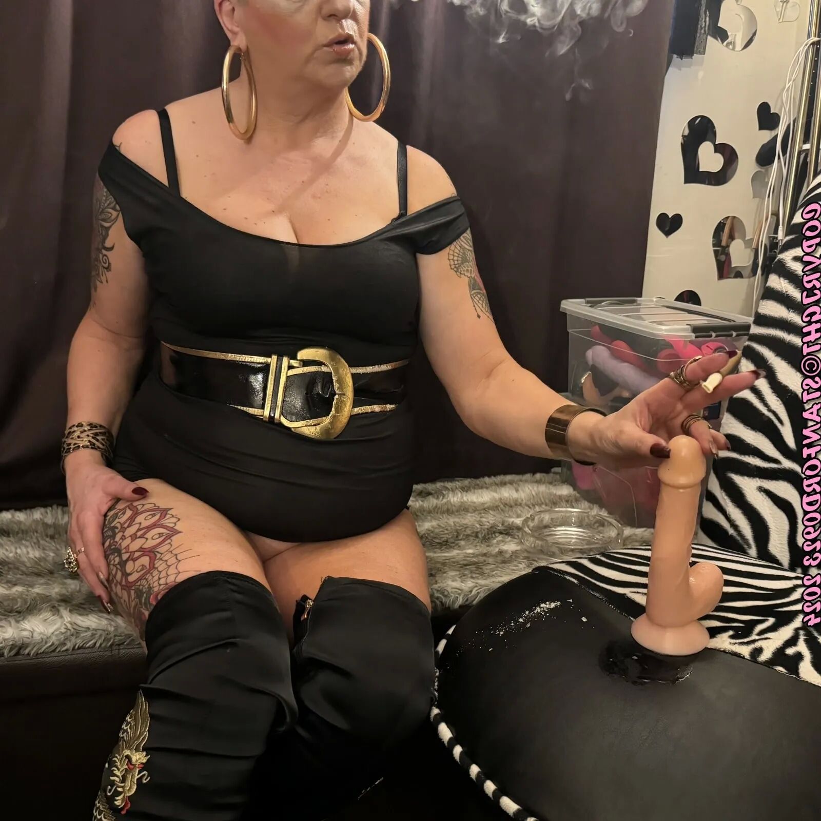 SMOKING CIGAR GIRL SHIRLEY - 173 Pics