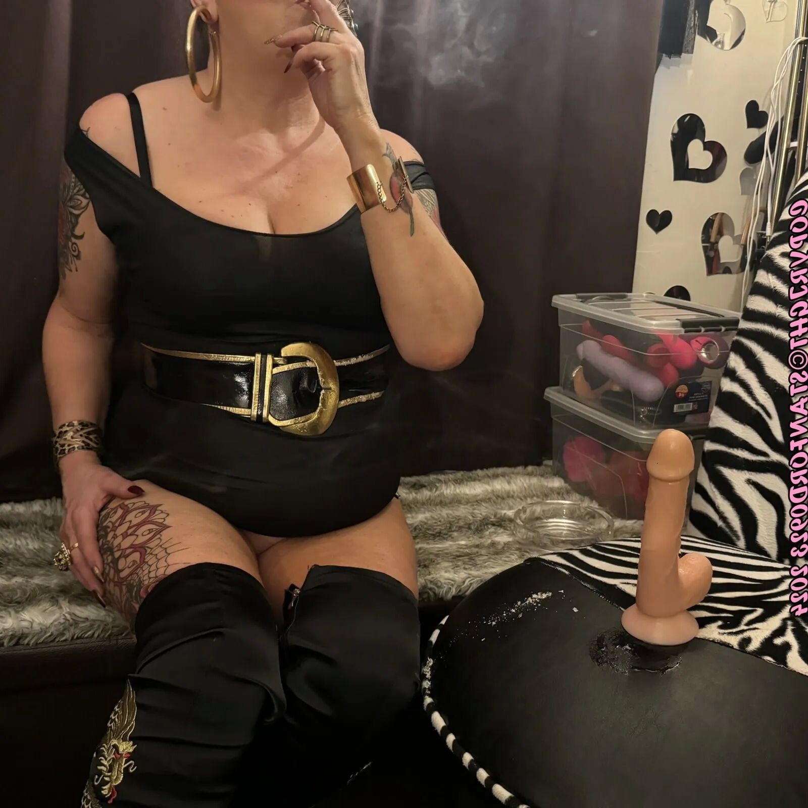 SMOKING CIGAR GIRL SHIRLEY - 173 Pics