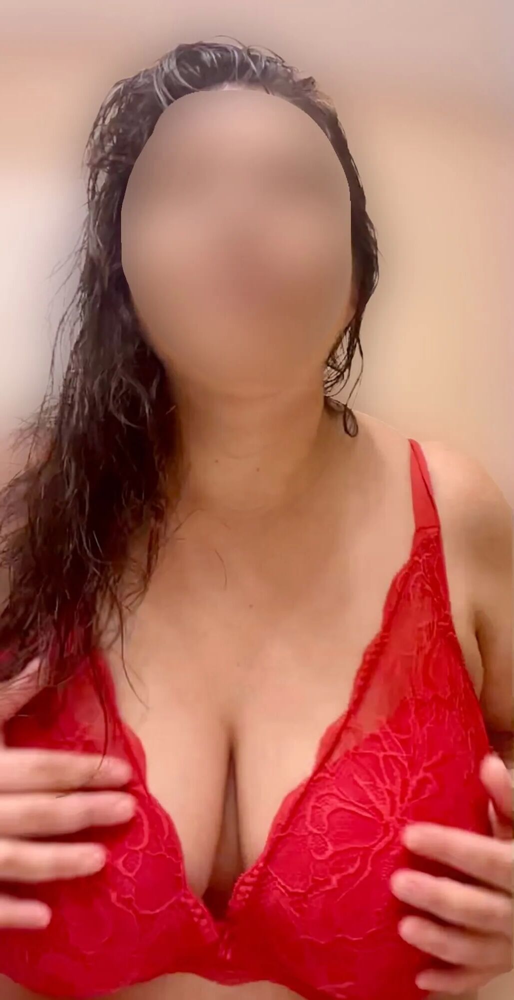 Just Rach’s Tits in a Red Bra - 33 Pics
