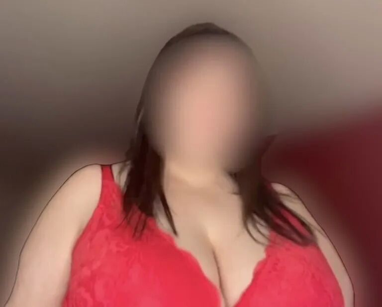 Just Rach’s Tits in a Red Bra - 33 Pics