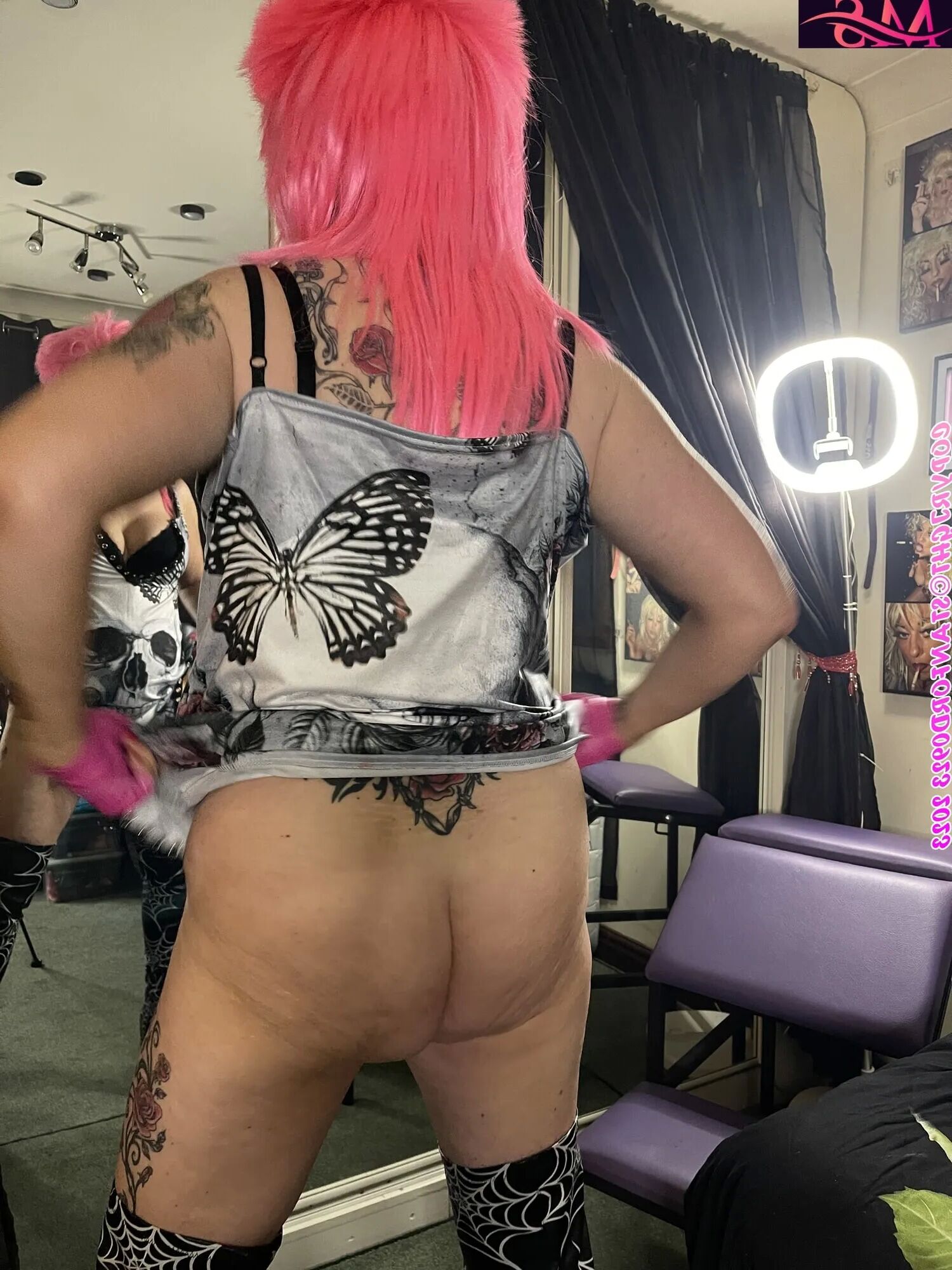 SHIRLEY SMOKING BITCH - 45 Pics