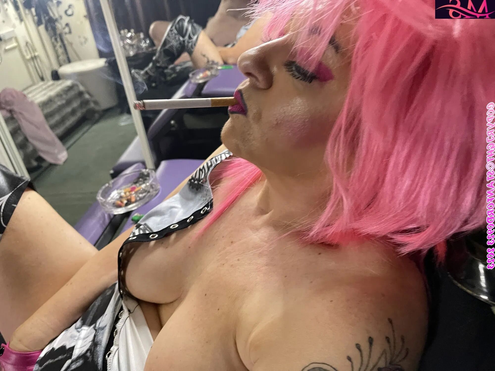 SHIRLEY SMOKING BITCH - 45 Pics