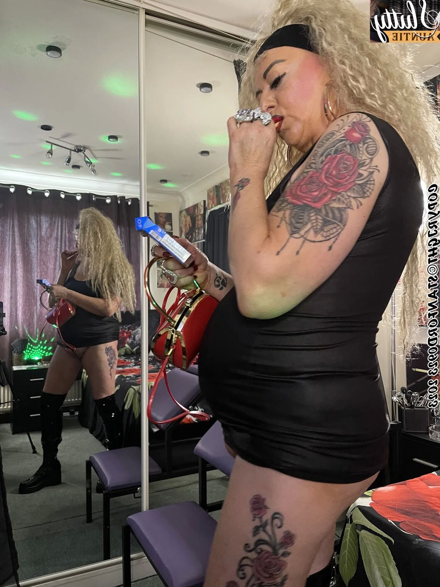 SLUTTY AUNTIE SHIRLEY - 98 Pics