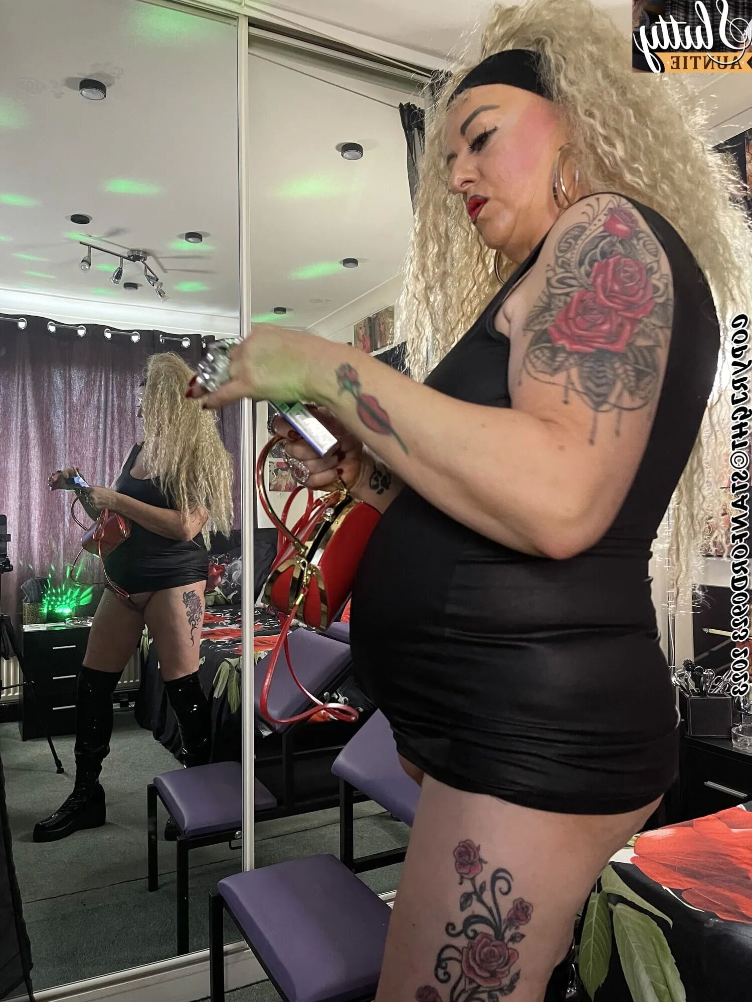SLUTTY AUNTIE SHIRLEY - 98 Pics