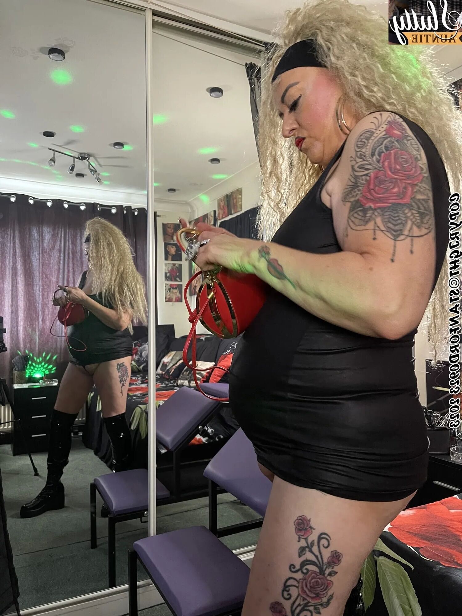 SLUTTY AUNTIE SHIRLEY - 98 Pics