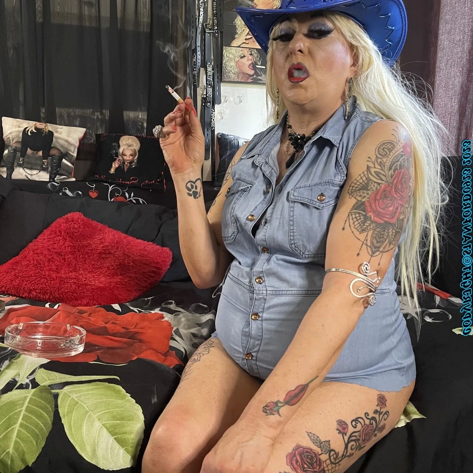 MY TIME SMOKING PLAYING - 32 Pics