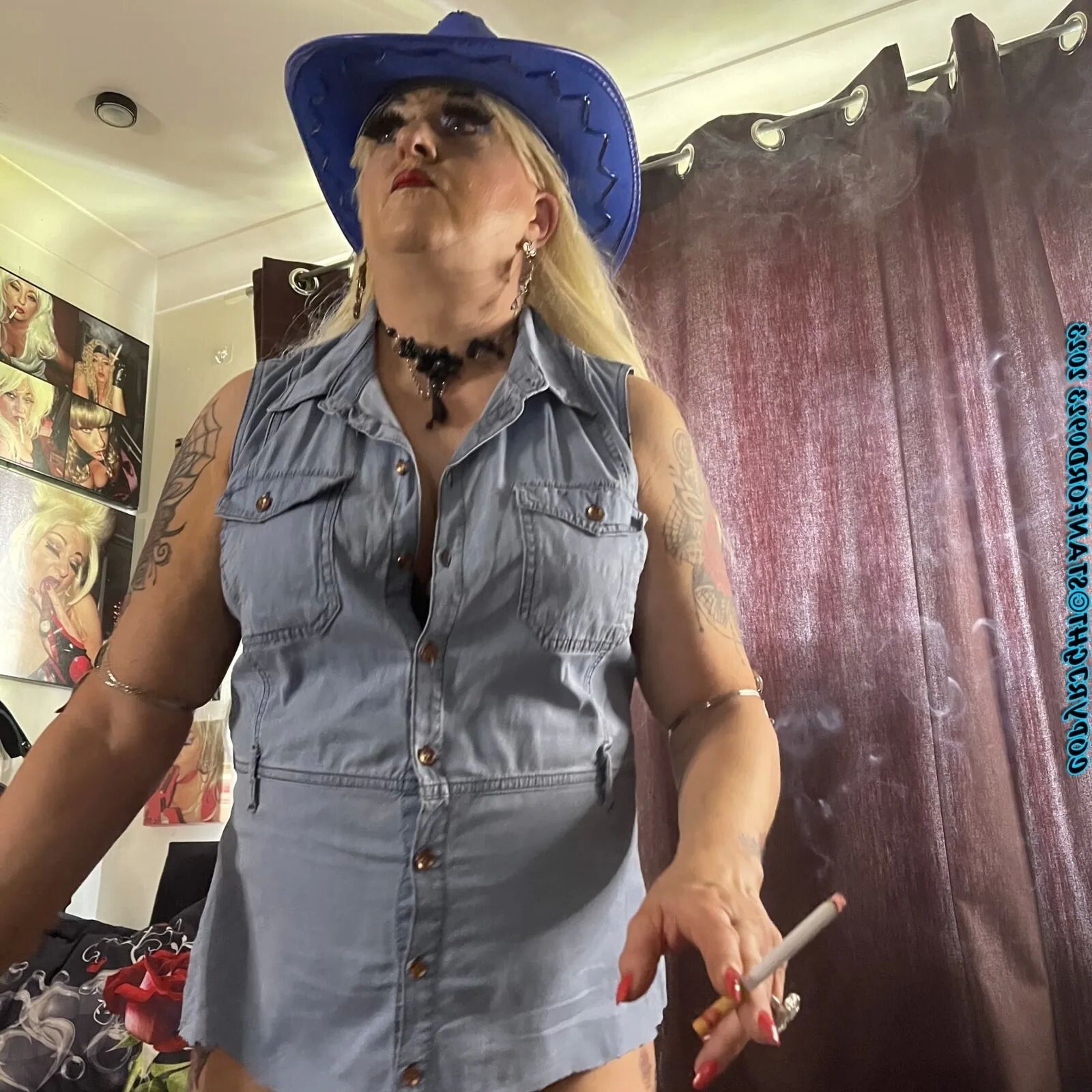 MY TIME SMOKING PLAYING - 32 Pics