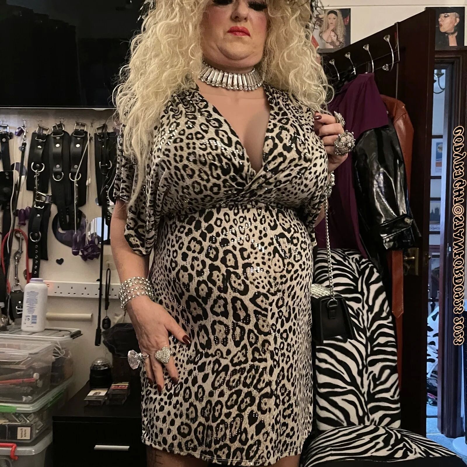 MOMMY NEEDS COCK - 85 Pics