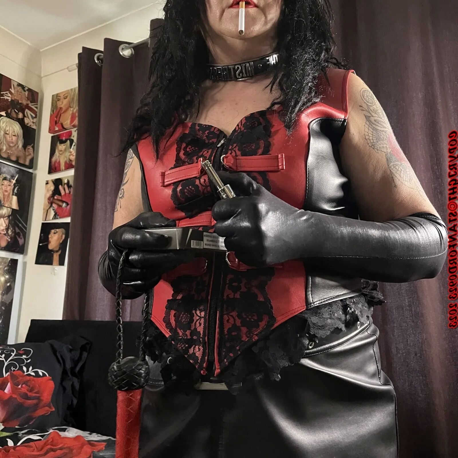 MISTRESS SMOKE STRAPON & CIGAR - 96 Pics