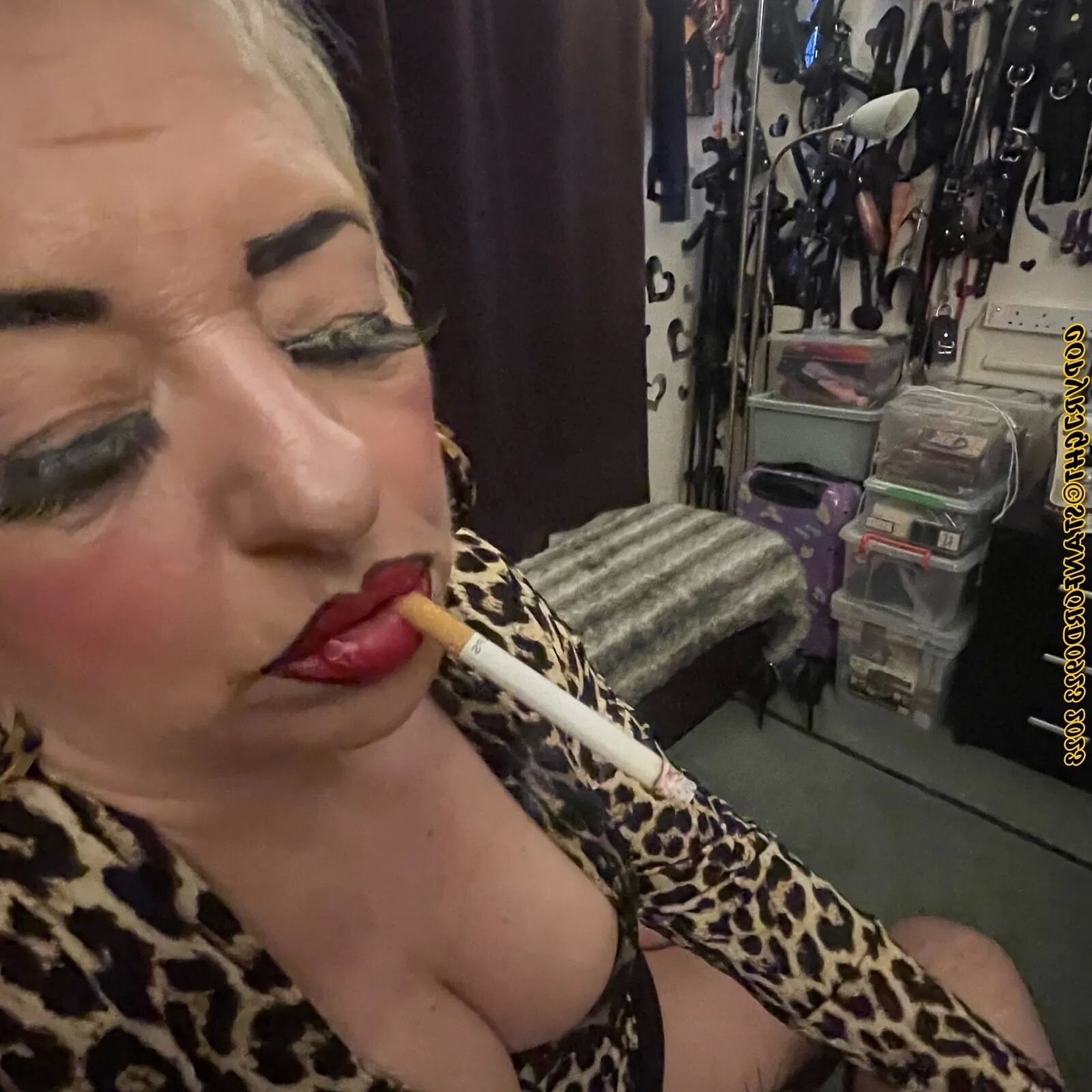 MOM NEEDS YOUNG COCK - 53 Pics