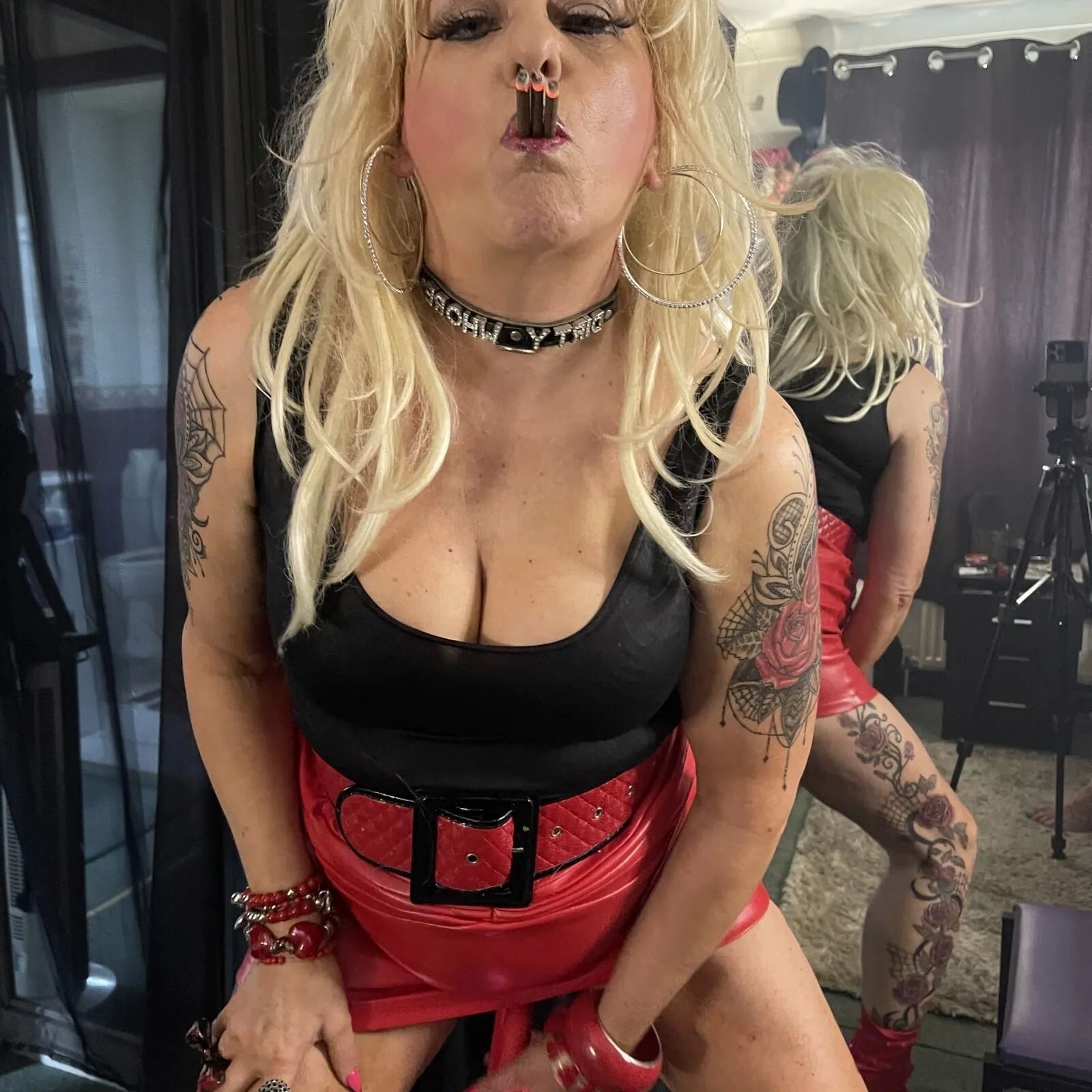 MISS SHIRLEY LOVES SMOKING - 232 Pics