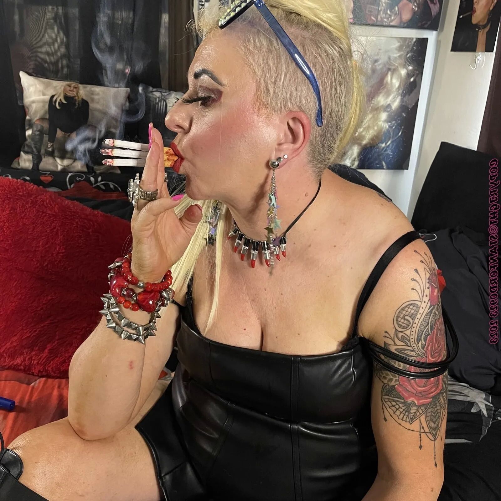 SHIRLEY MASSIVE DIRTY WHORE - 210 Pics