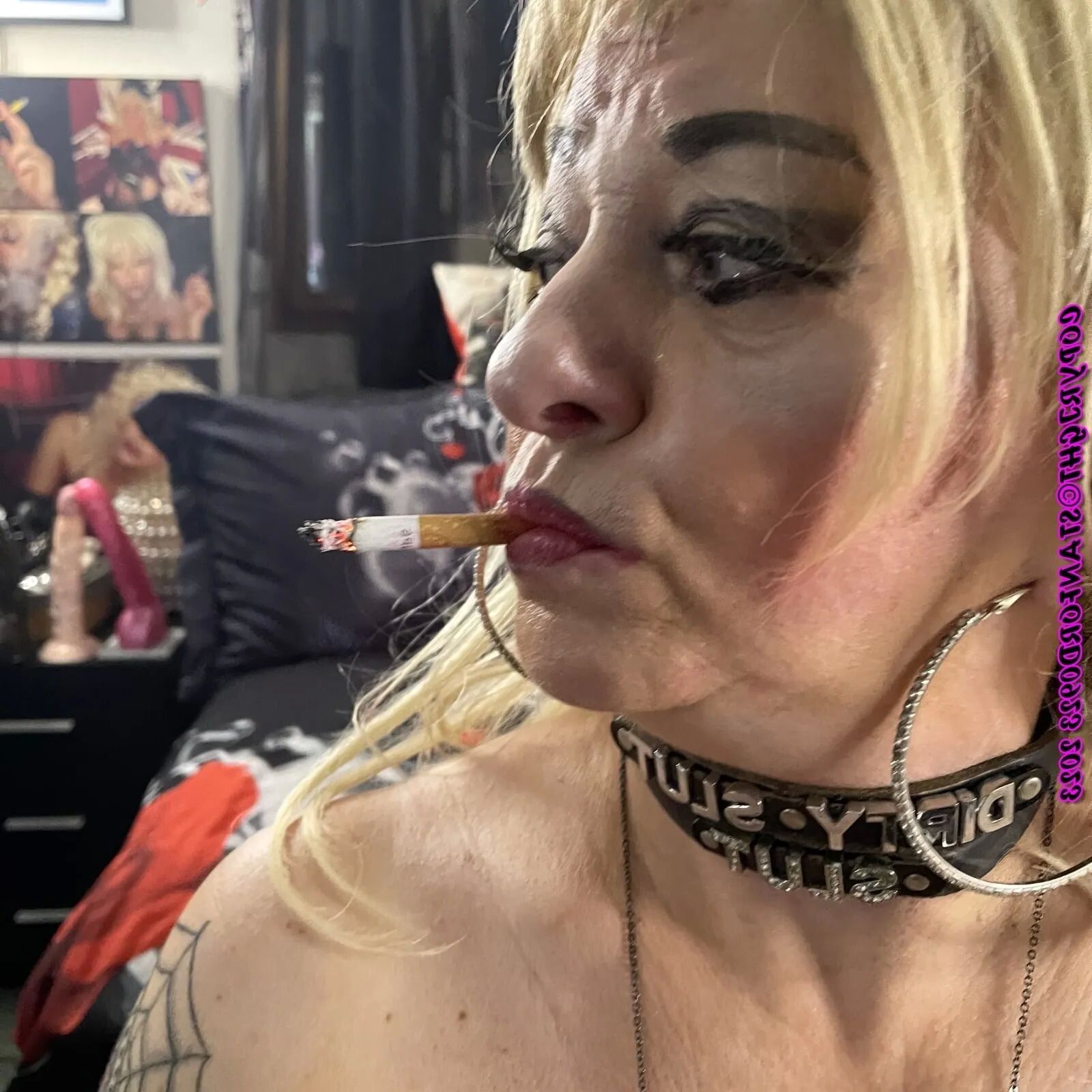I LOVE SMOKING 5 PLAYING WITH MYSELF - 82 Pics