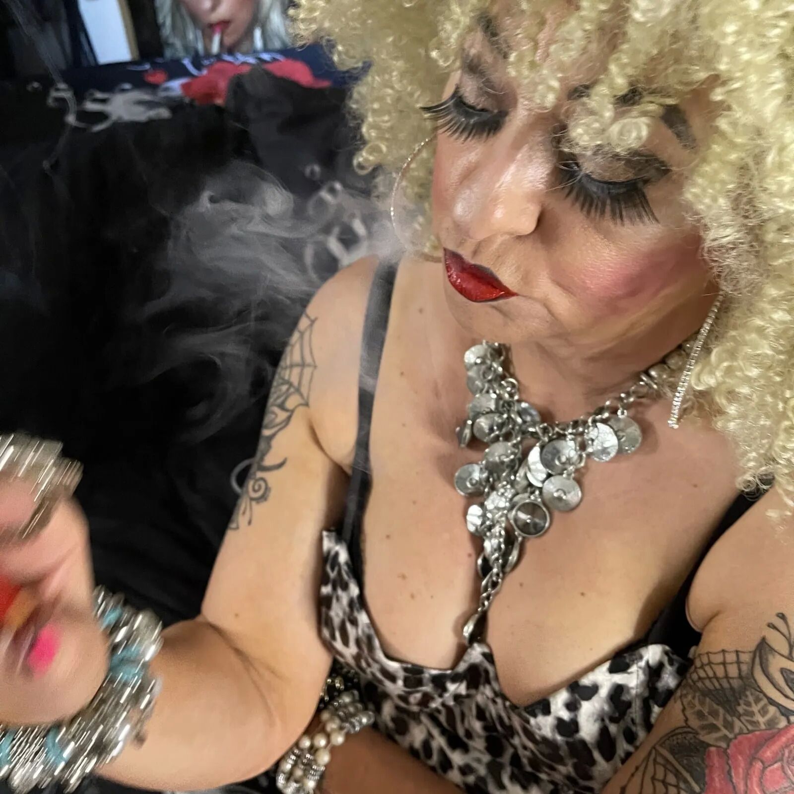 I LOVE MY SMOKING HOT WIFE - 281 Pics