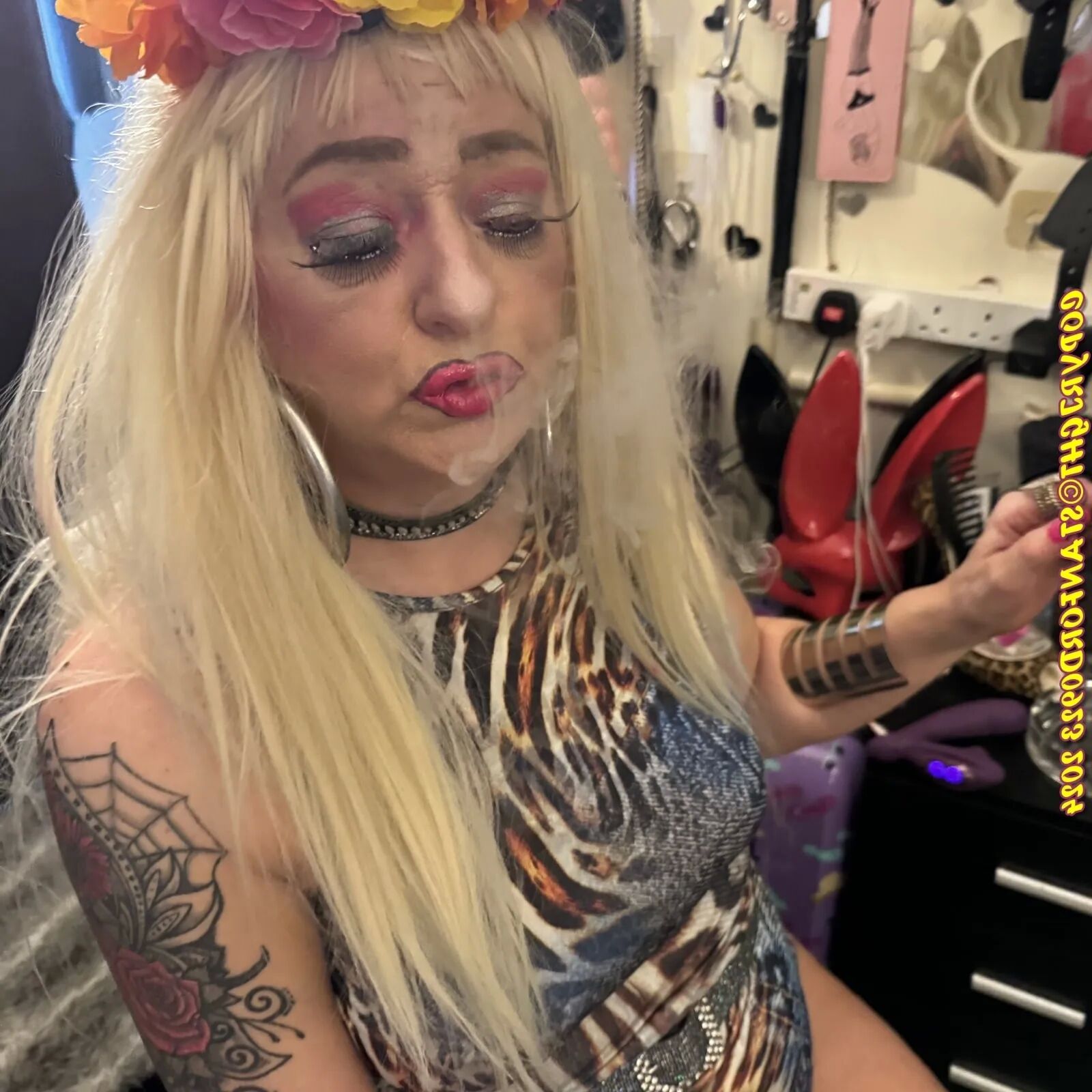 SHIRLEY HIPPY SLUT - 105 Pics