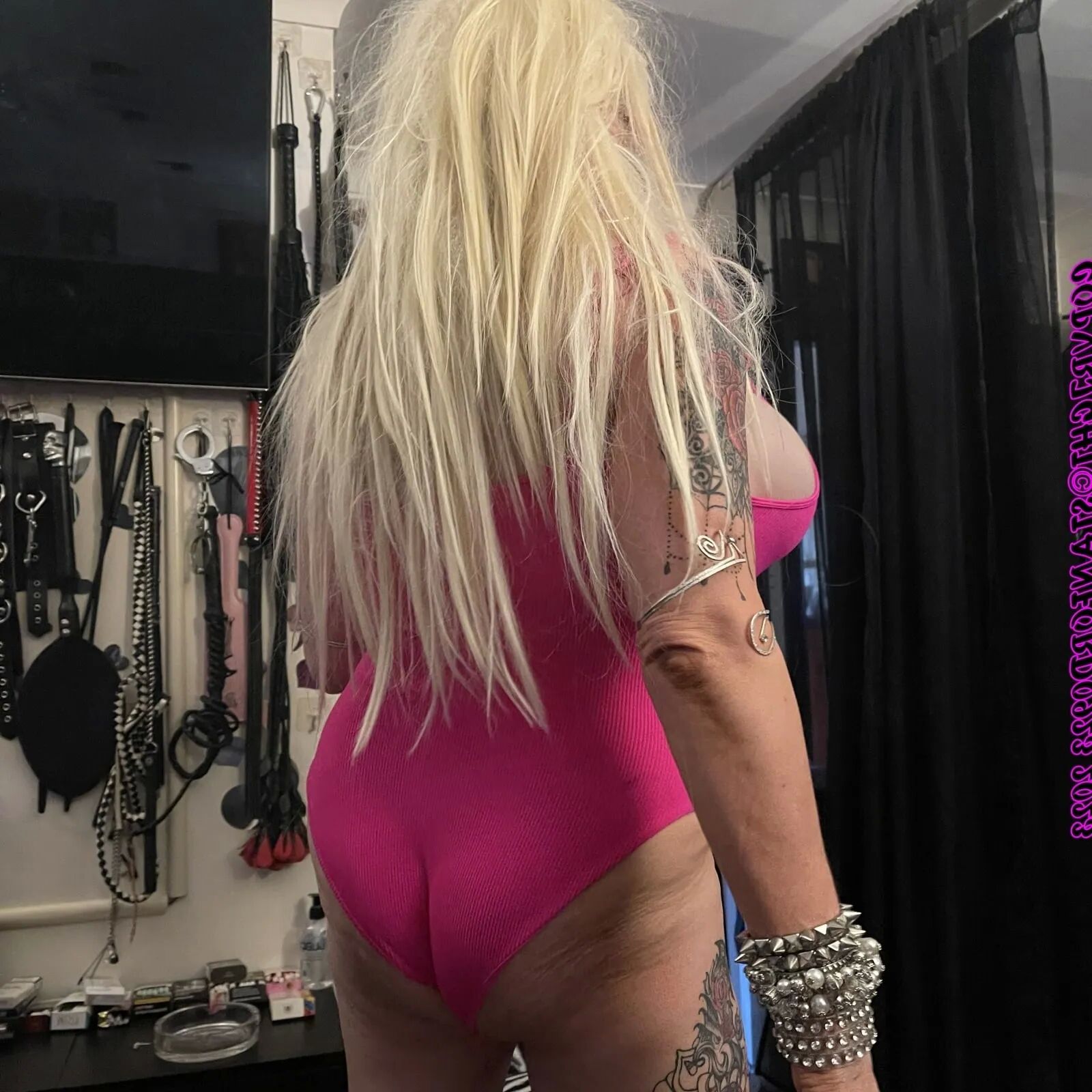 SHIRLEY BIMBO HOOKER - 144 Pics
