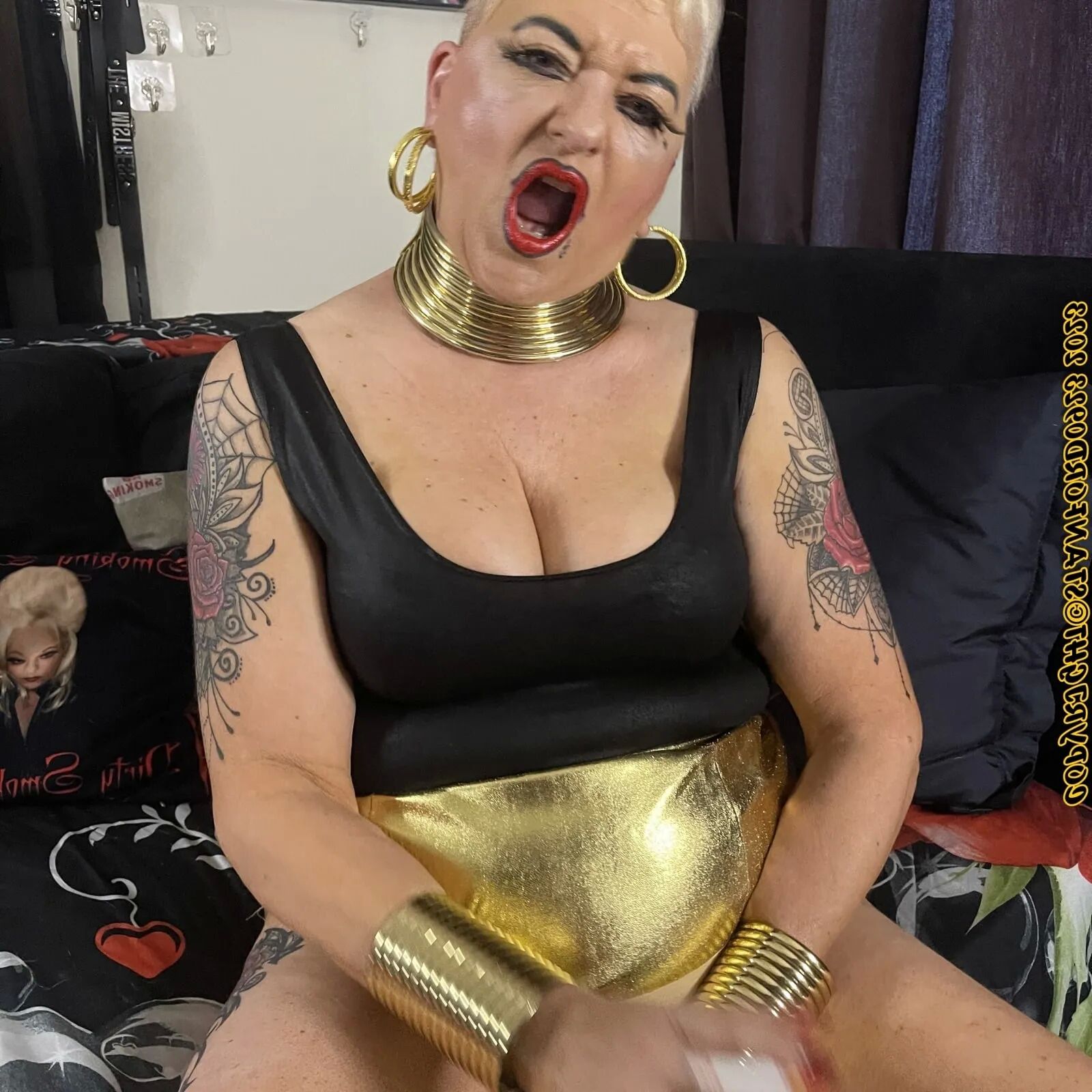 BAD AUNTIE SHIRLEY - 148 Pics