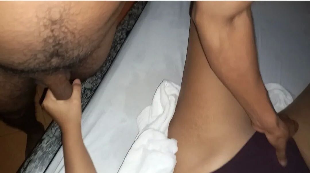 Tocando nuevo pene grueso - 18 Pics
