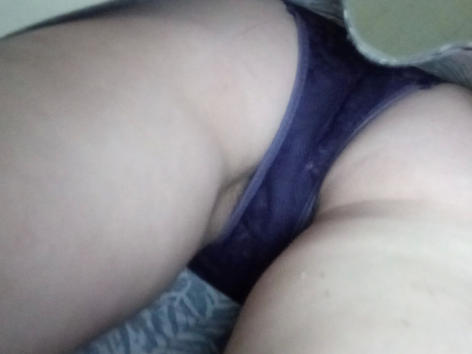 Showing ass - 16 Pics