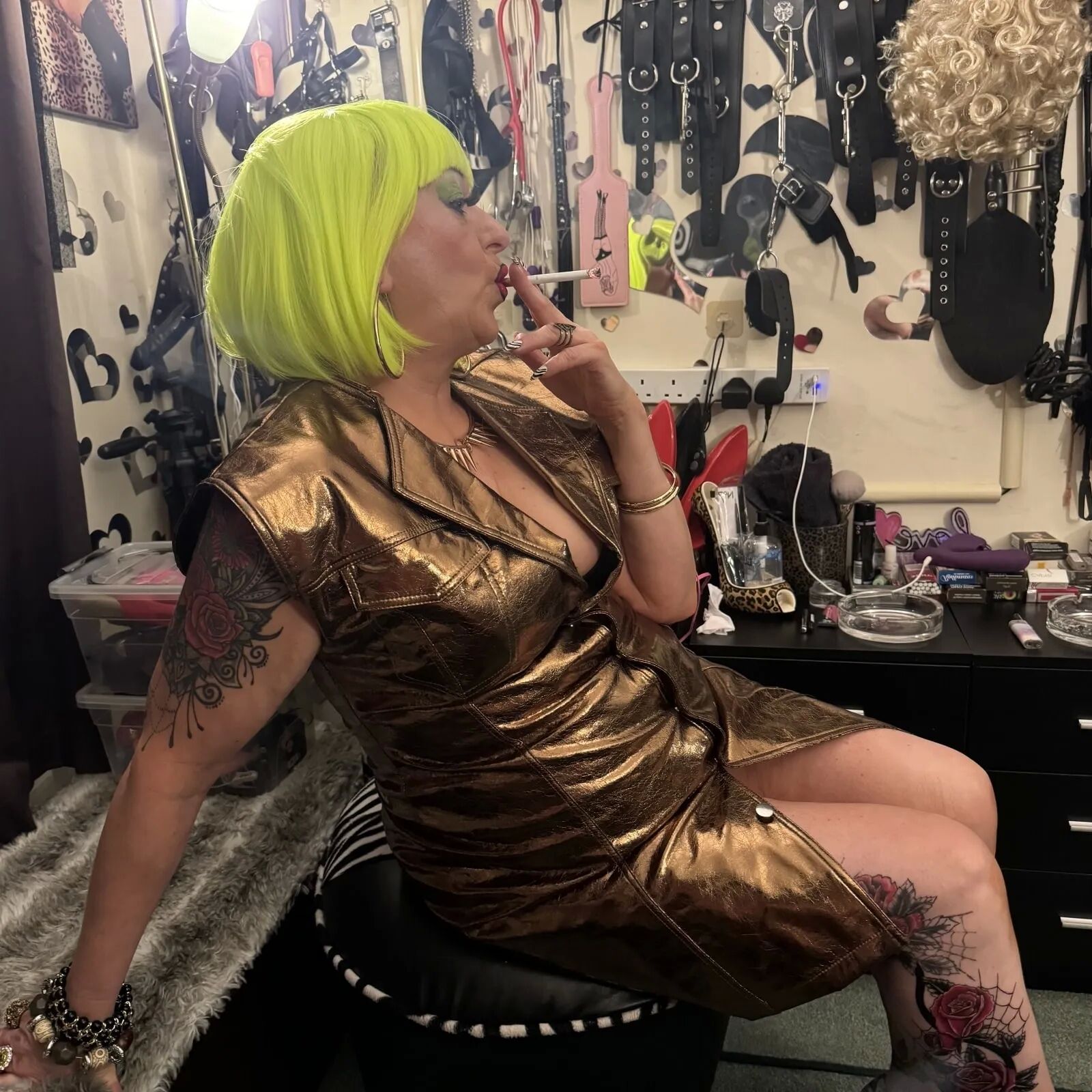 SHIRLEY SLAG AT HOME - 100 Pics