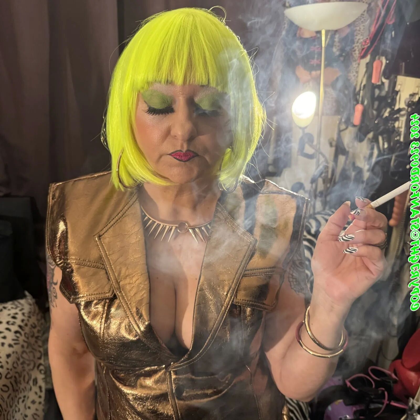 SHIRLEY SLAG AT HOME - 100 Pics