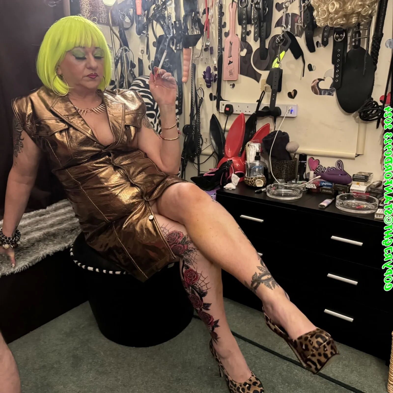 SHIRLEY SLAG AT HOME - 100 Pics