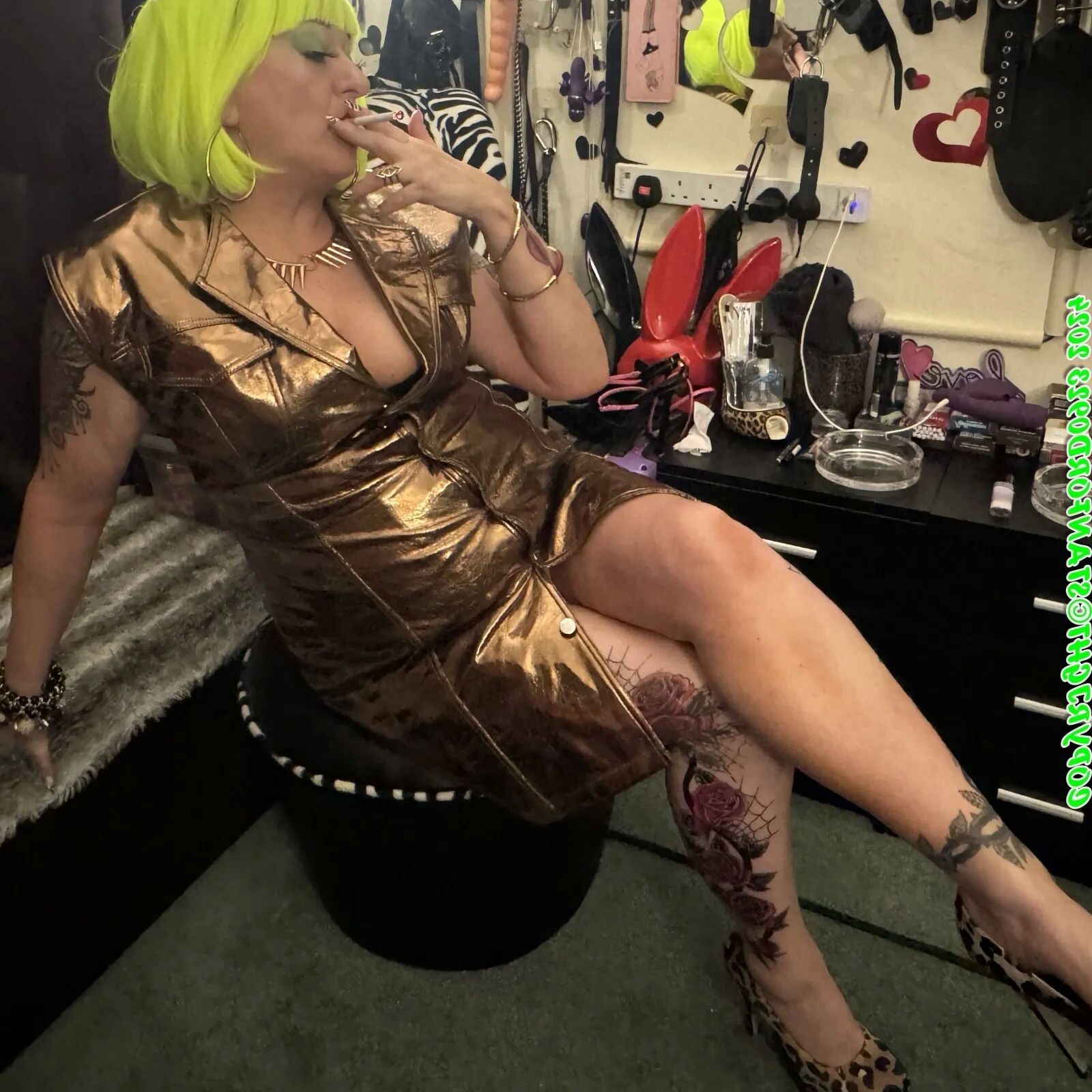 SHIRLEY SLAG AT HOME - 100 Pics