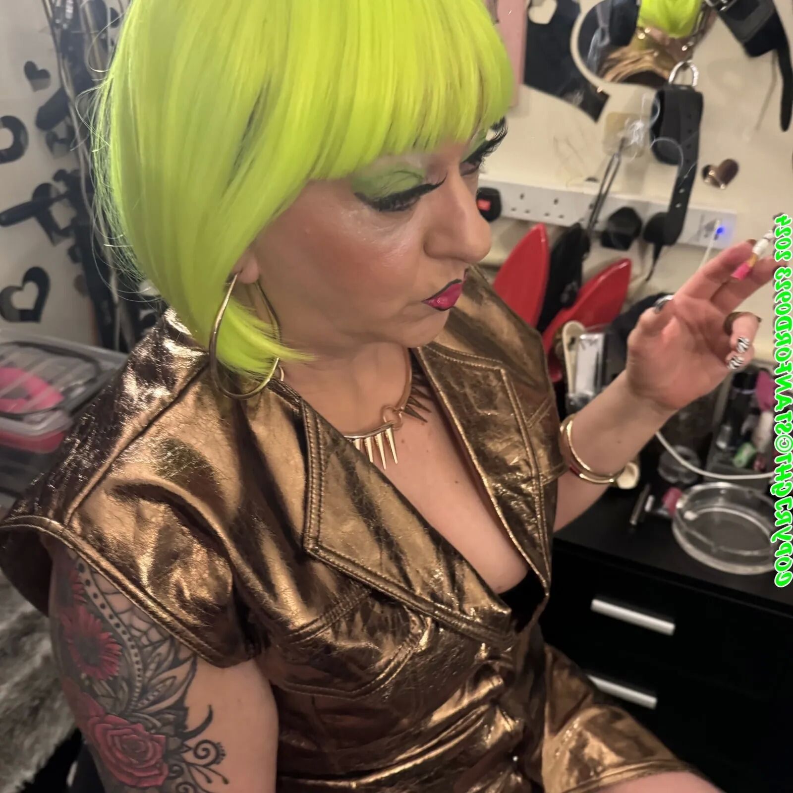 SHIRLEY SLAG AT HOME - 100 Pics