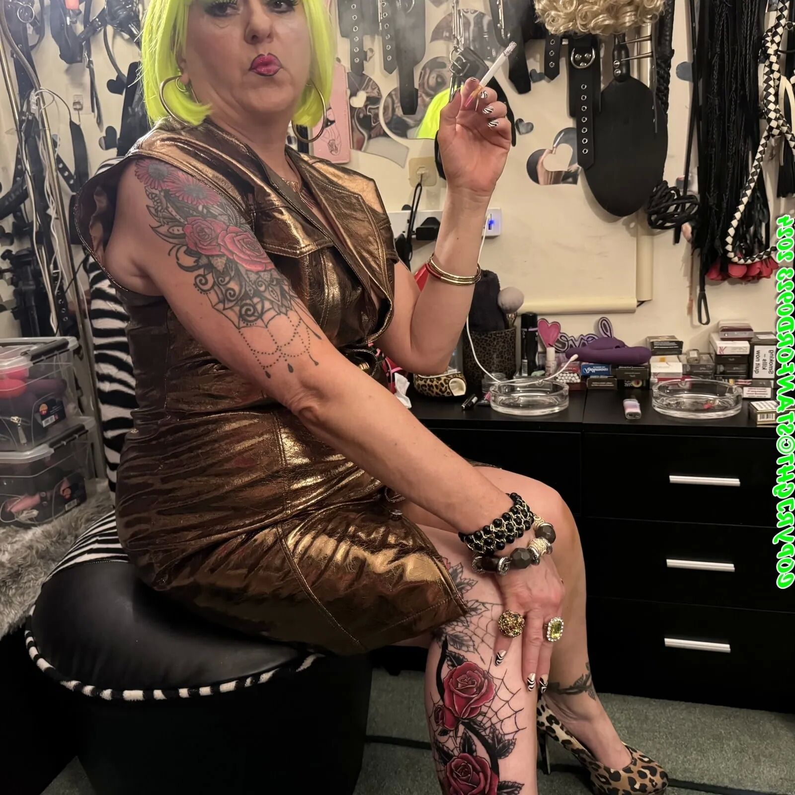 SHIRLEY SLAG AT HOME - 100 Pics