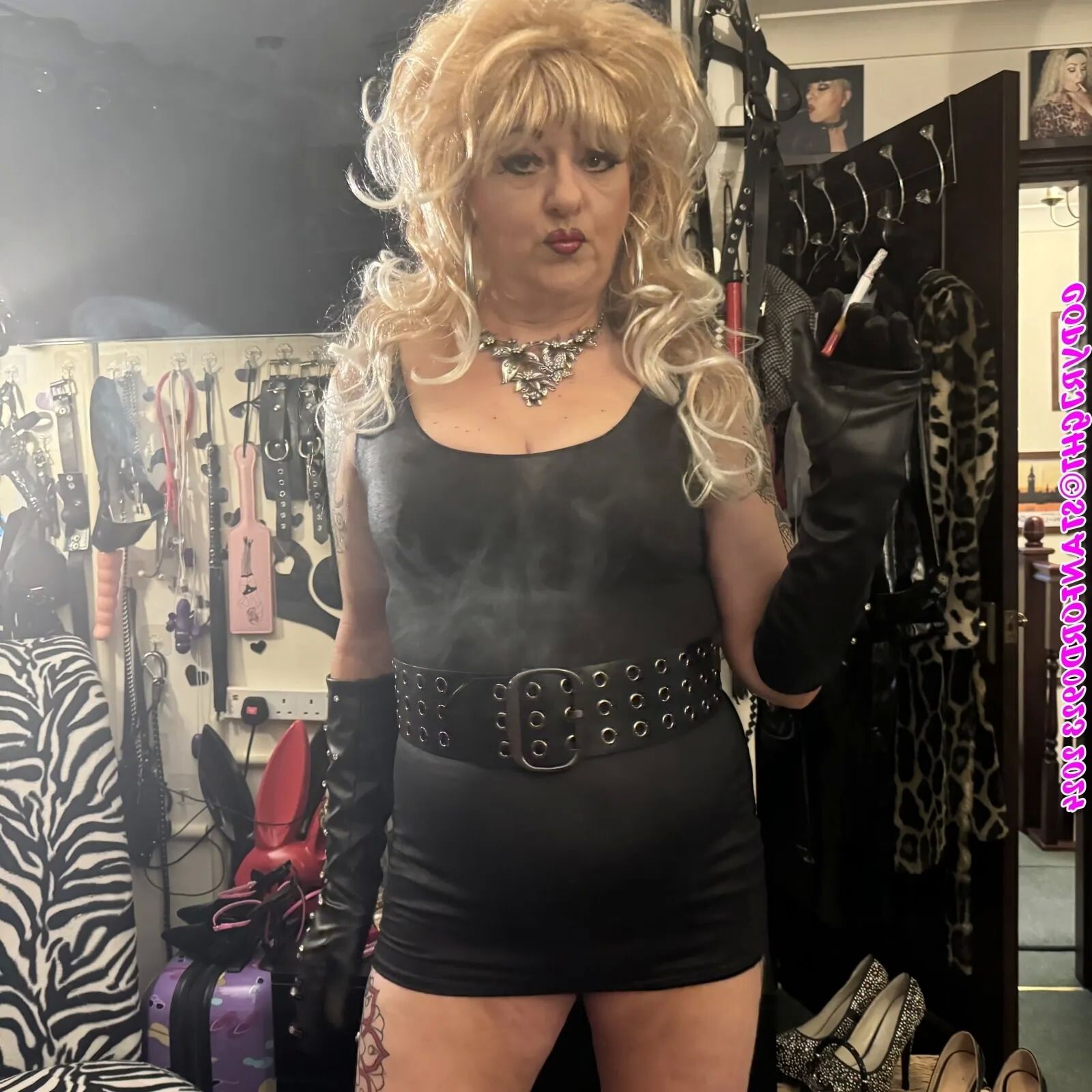 SEXY MILF SHIRLEY - 149 Pics