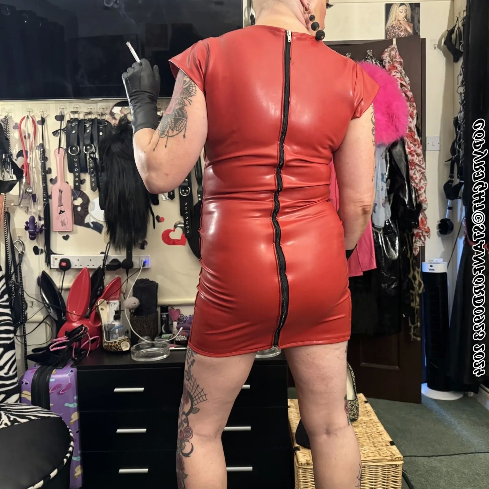 RUBBER WHORE SHIRLEY - 150 Pics