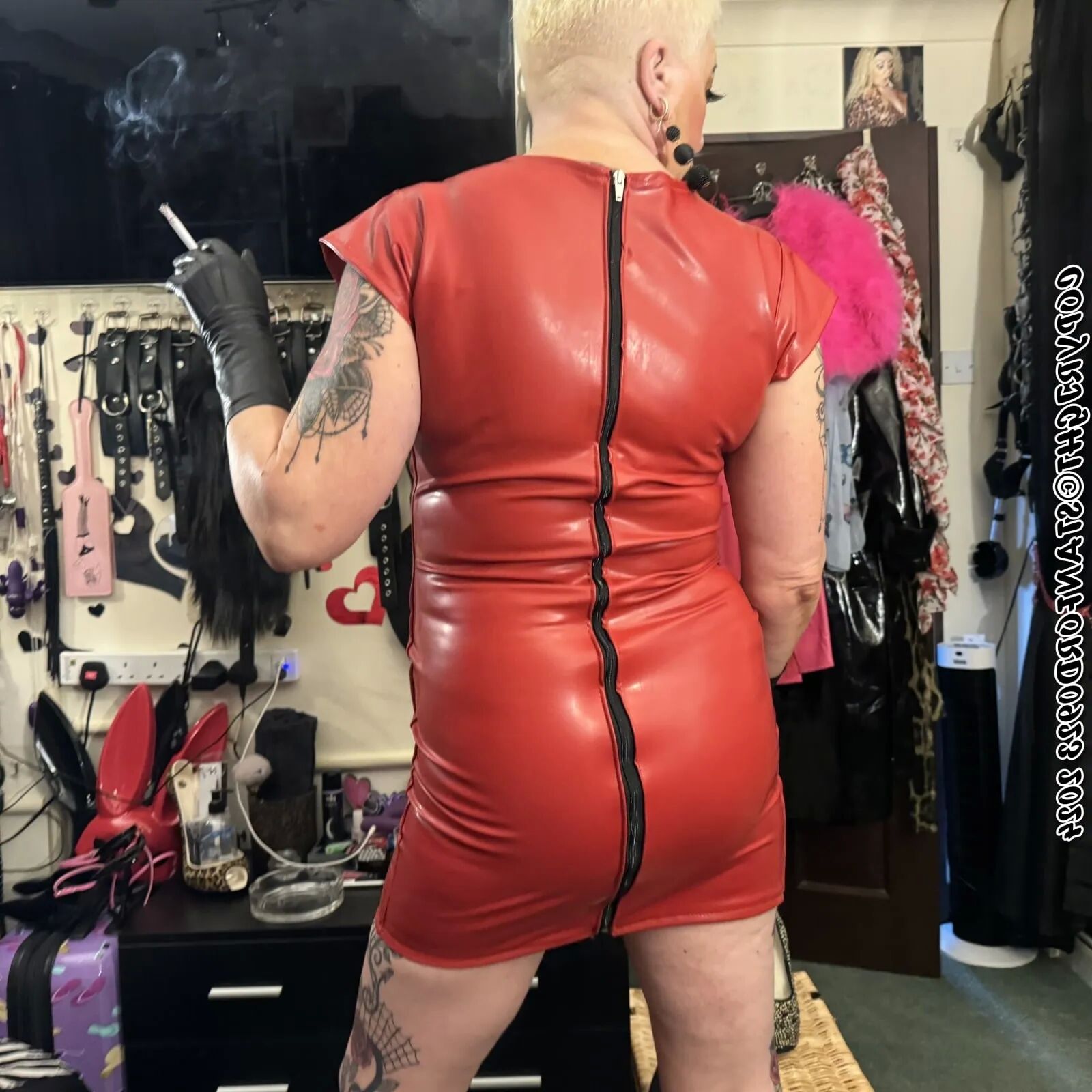 RUBBER WHORE SHIRLEY - 150 Pics