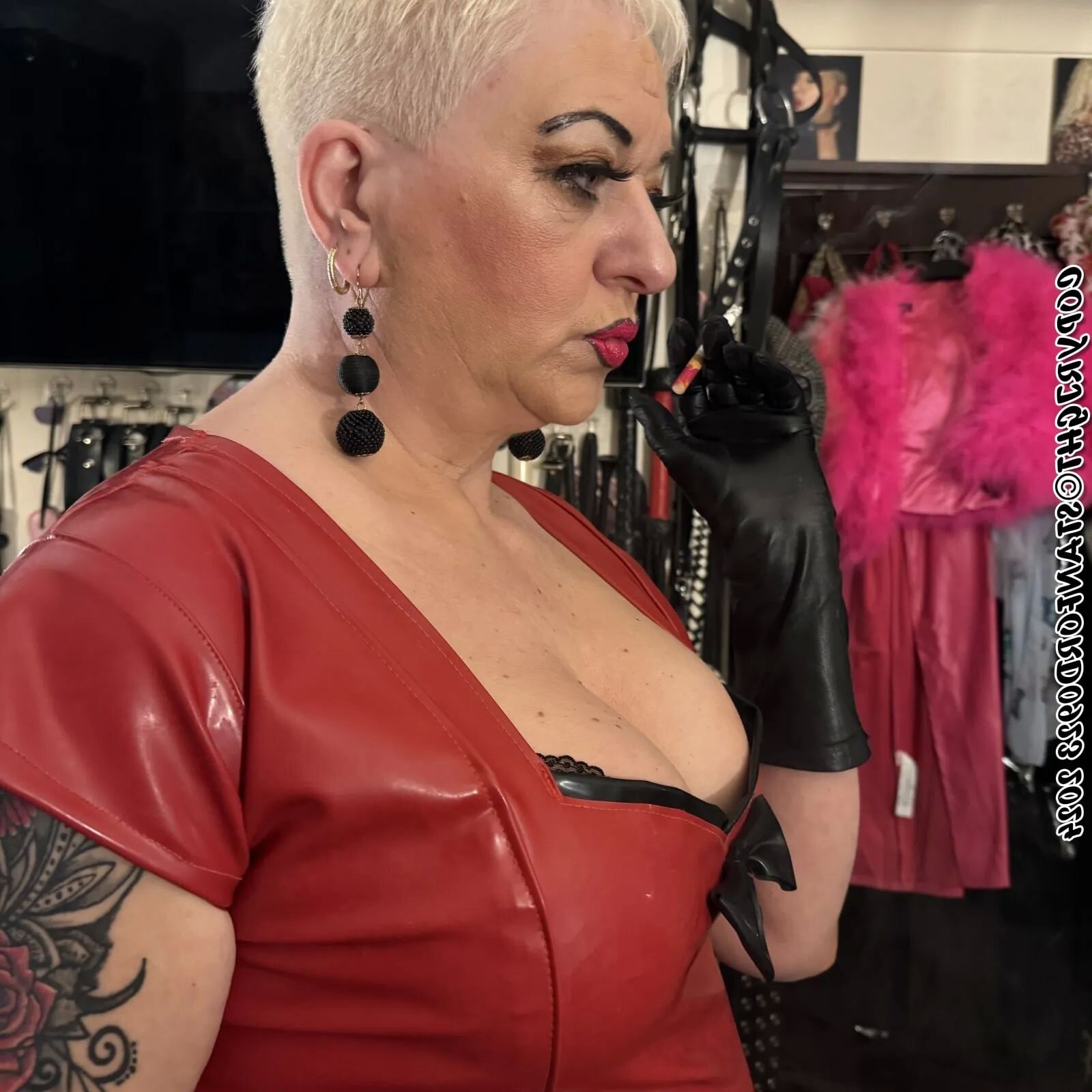RUBBER WHORE SHIRLEY - 150 Pics