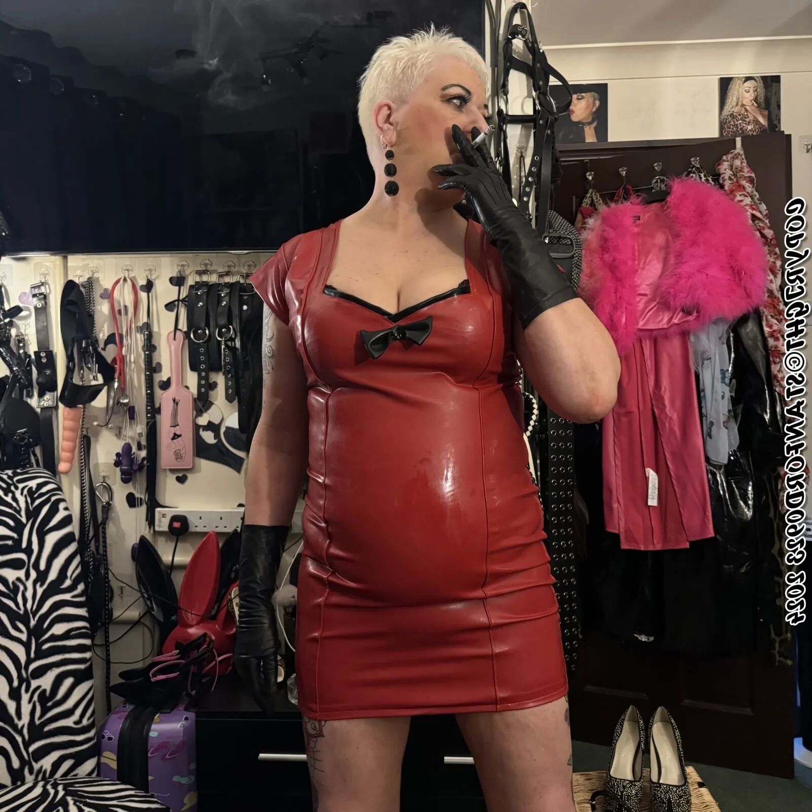 RUBBER WHORE SHIRLEY - 150 Pics
