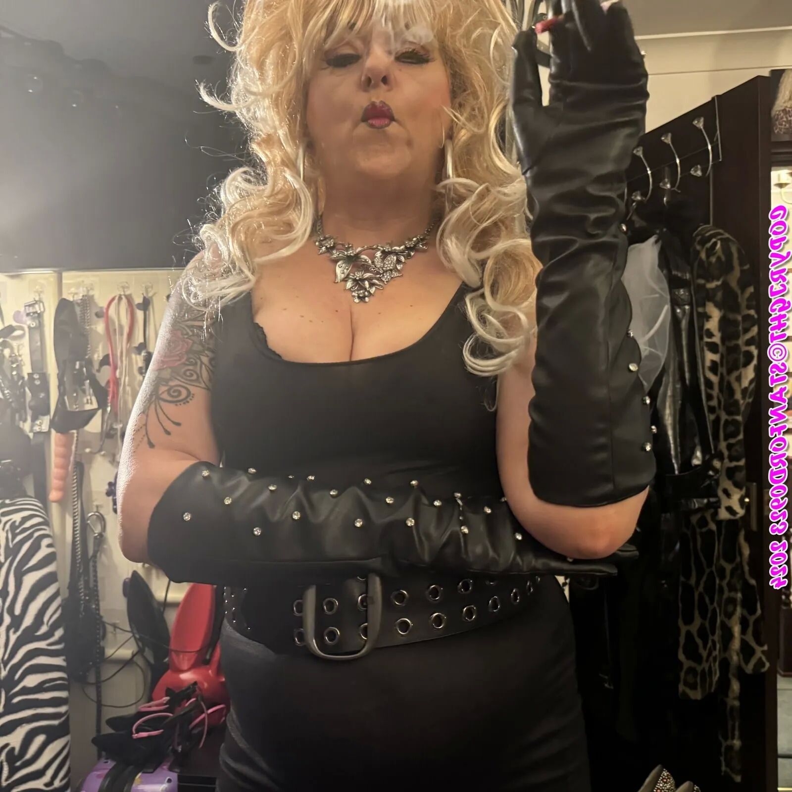 SEXY MILF SHIRLEY - 149 Pics