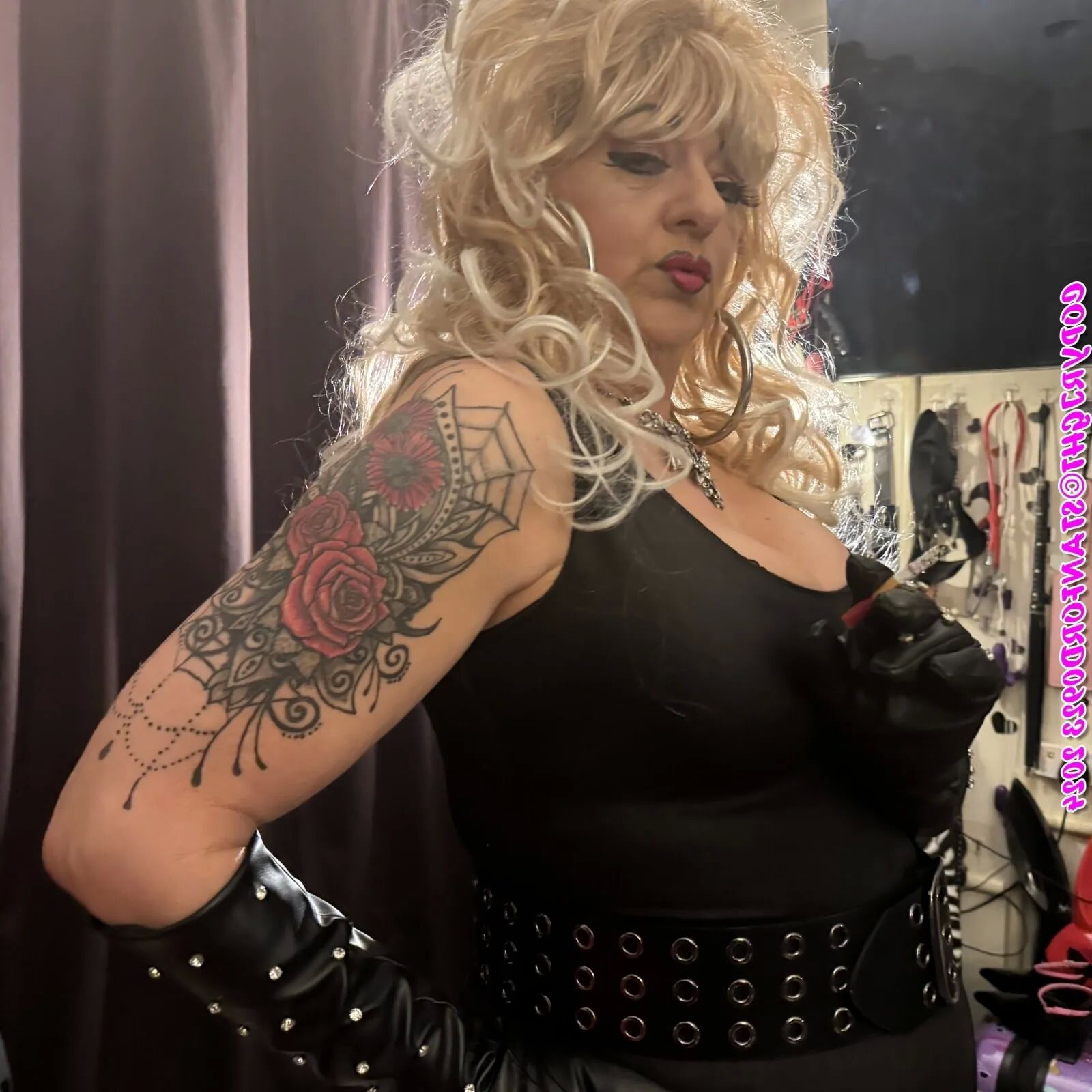 SEXY MILF SHIRLEY - 149 Pics