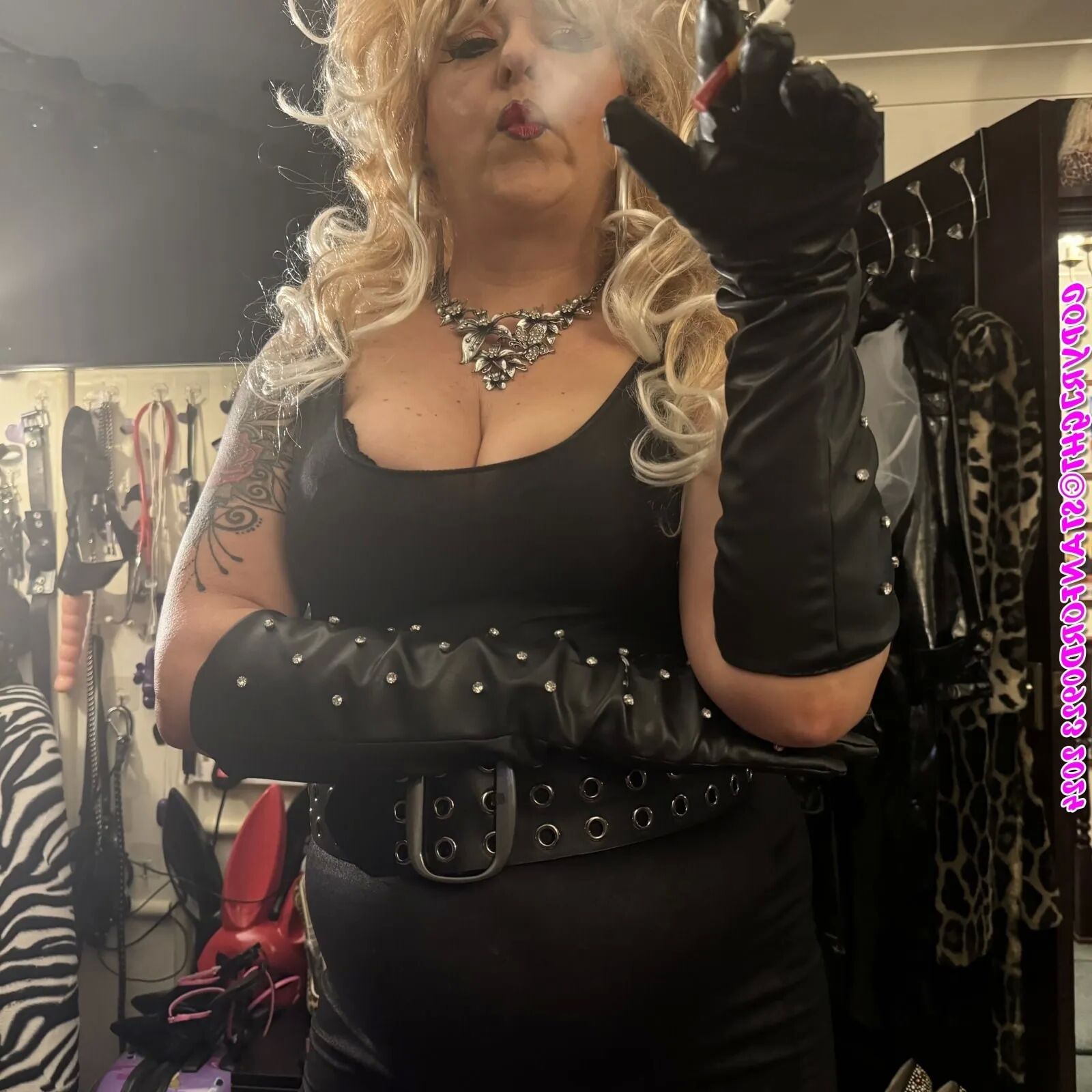 SEXY MILF SHIRLEY - 149 Pics