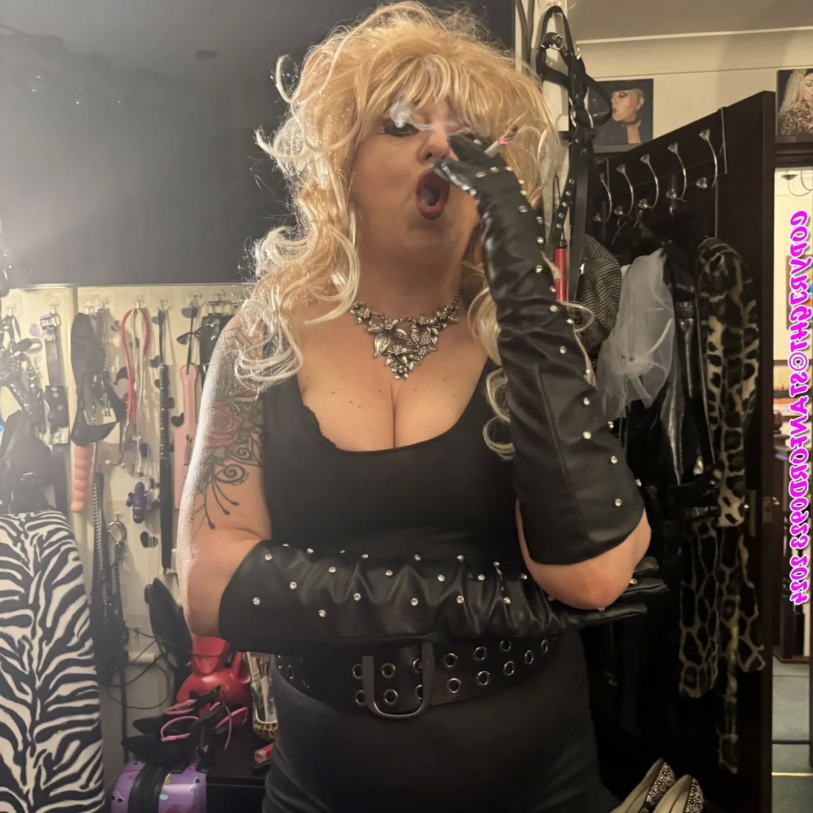 SEXY MILF SHIRLEY - 149 Pics
