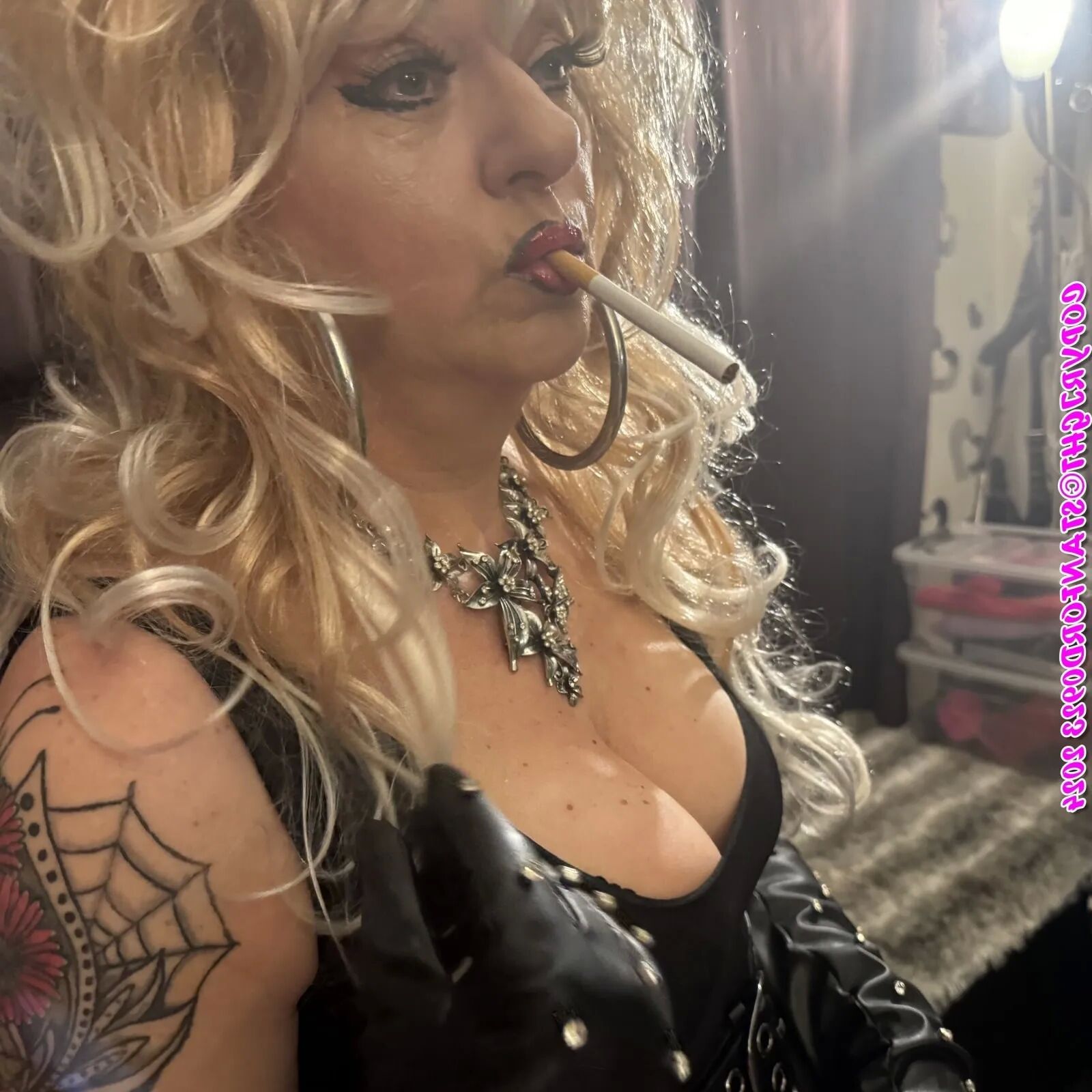 SEXY MILF SHIRLEY - 149 Pics