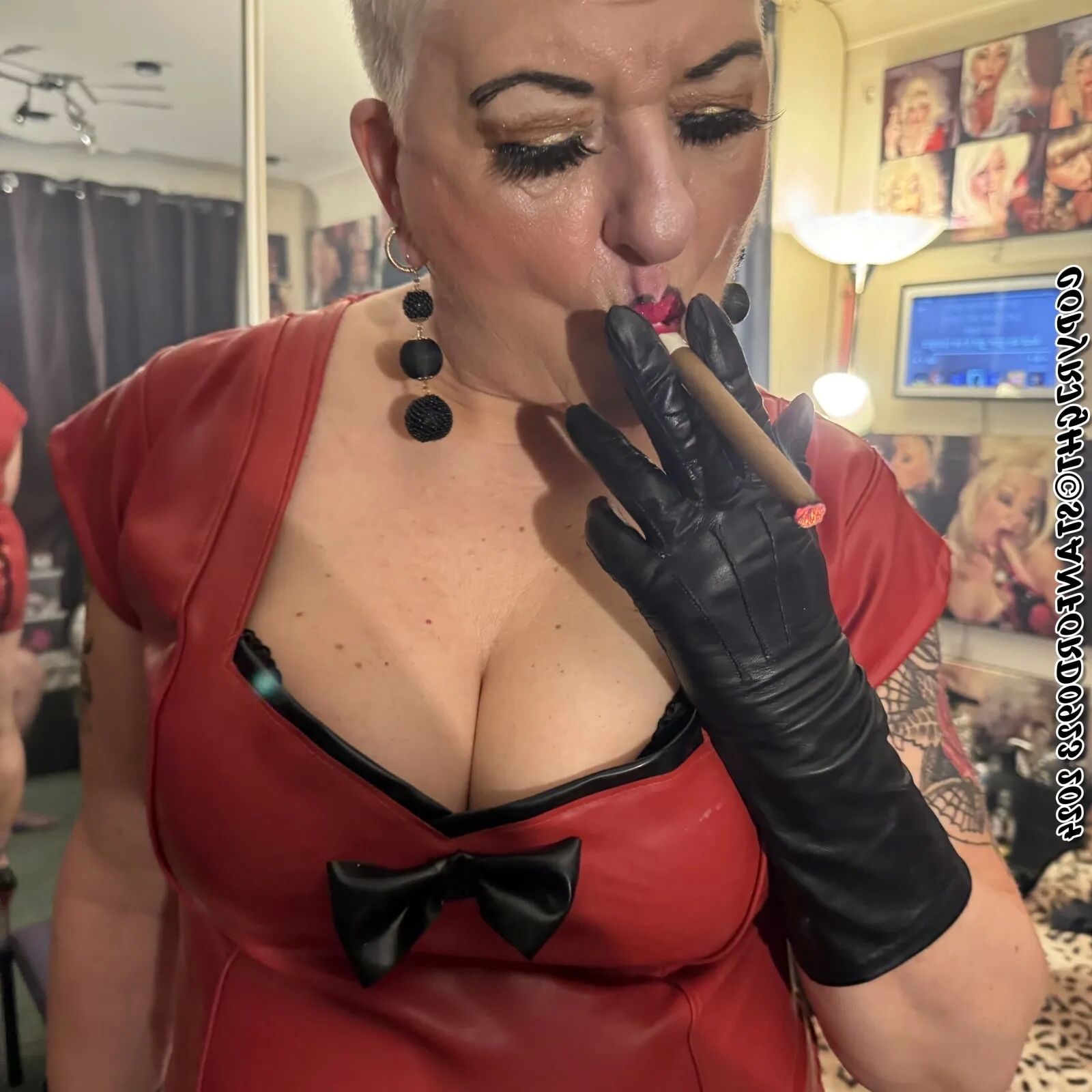 RUBBER WHORE SHIRLEY - 150 Pics