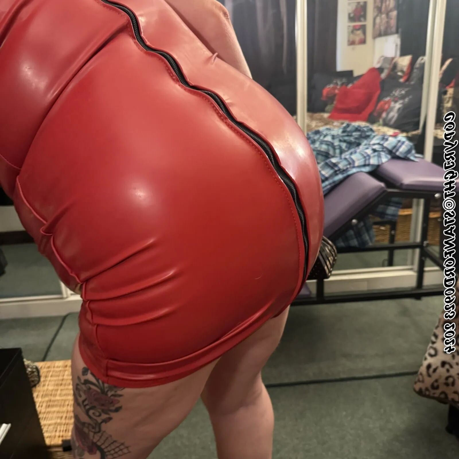 RUBBER WHORE SHIRLEY - 150 Pics