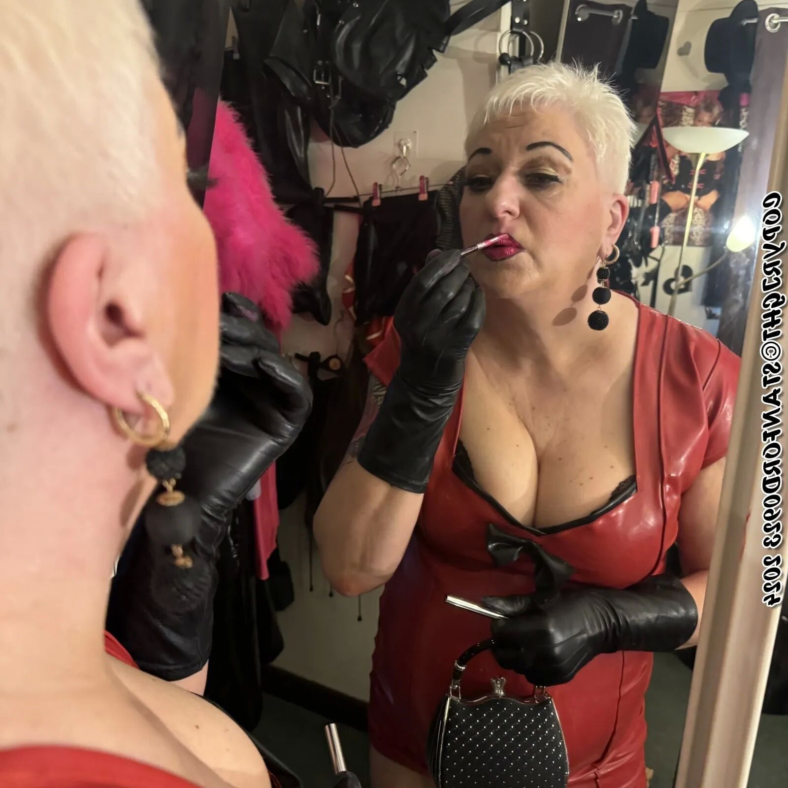RUBBER WHORE SHIRLEY - 150 Pics